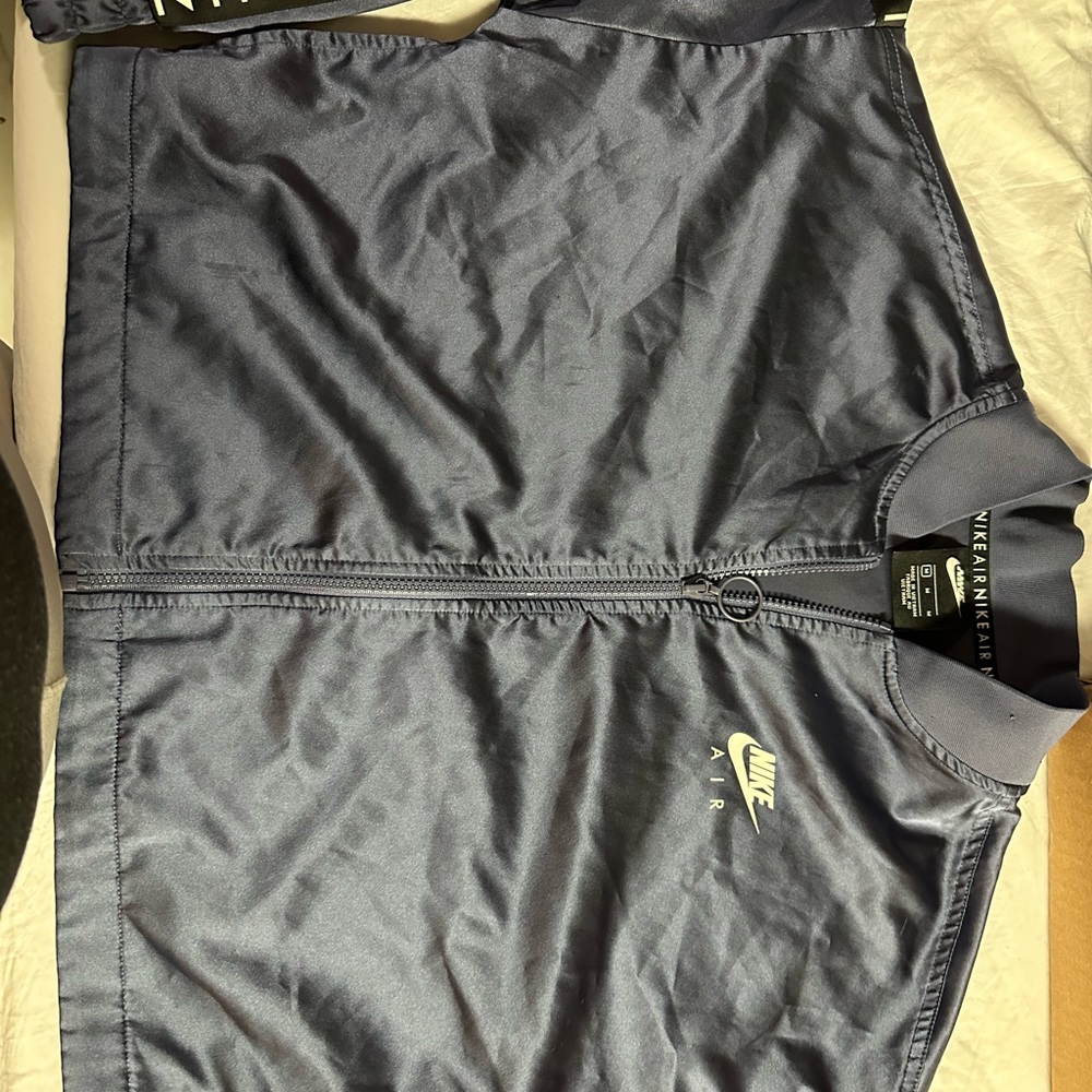 Nike Size Medium - image 4